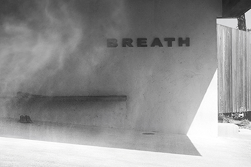 BREATHのポーチ