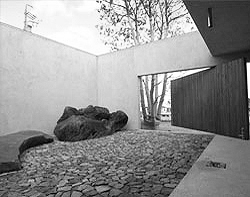 桑名市の美容室の中庭